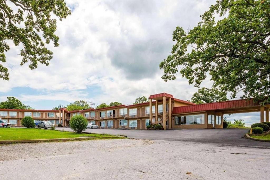 Days Inn By Wyndham Batesville Ar Exterior photo