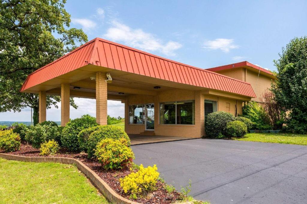 Days Inn By Wyndham Batesville Ar Exterior photo